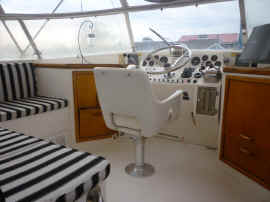 Bridge pilot seat from entrance.jpg (132036 bytes)
