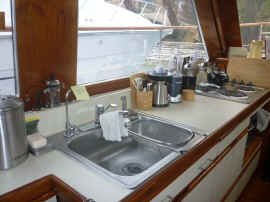 Galley sink.jpg (159809 bytes)