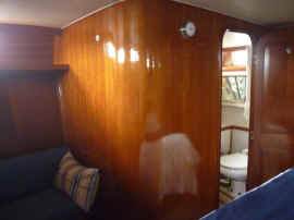 Master State rm curved teak wood Head wall.jpg (126725 bytes)