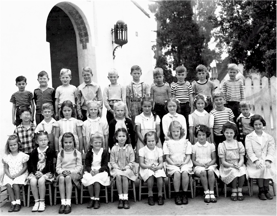Crocker Highlands Hi First Grade fall 1944.jpg (2431934 bytes)